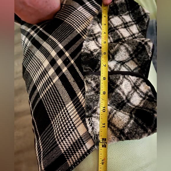 ๐๐cozy and cute Arianna By Howard's poncho. ๐๐ - Picture 6 of 6